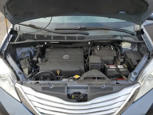 2014 TOYOTA SIENNA XLE  