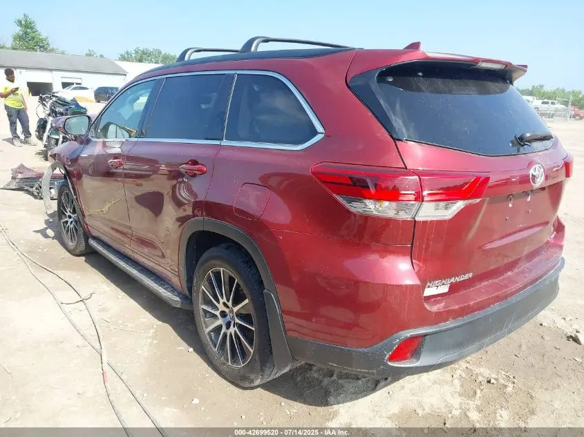 2018 TOYOTA HIGHLANDER SE