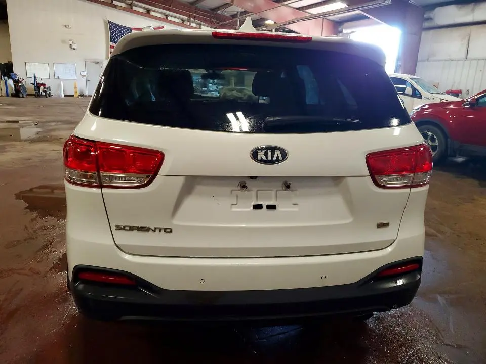 2016 KIA SORENTO LX  