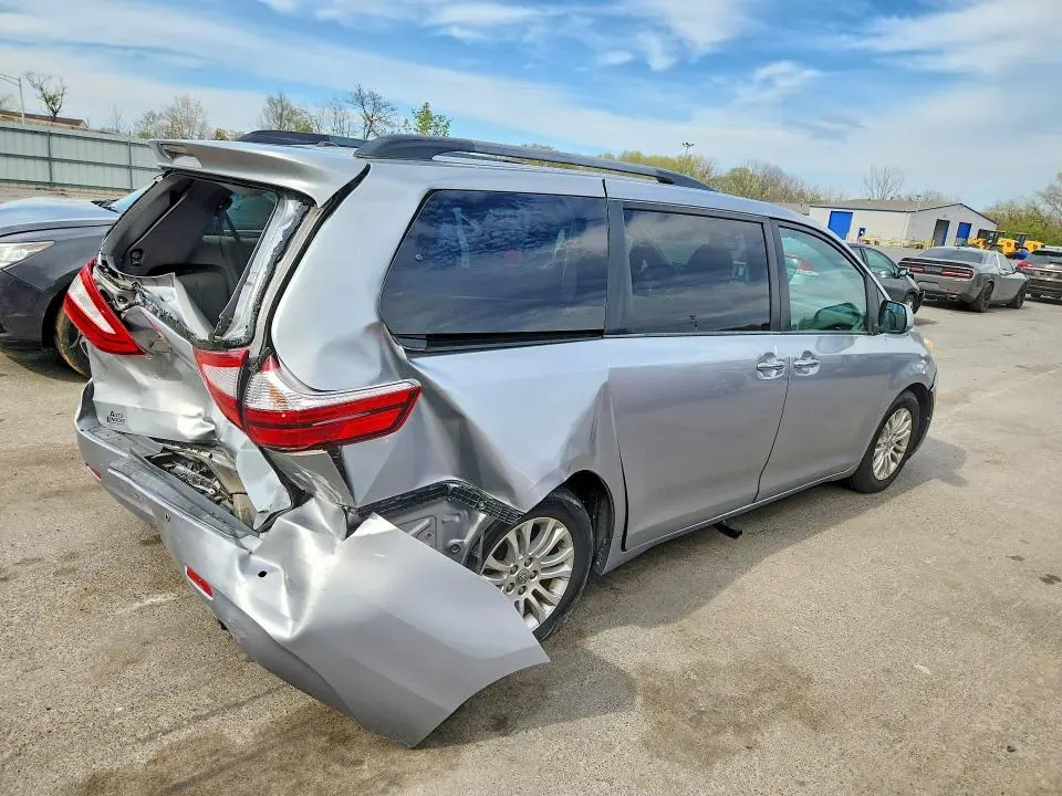 2015 TOYOTA SIENNA XLE 8-PASSENGER  