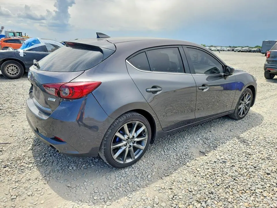 2018 MAZDA 3 TOURING  