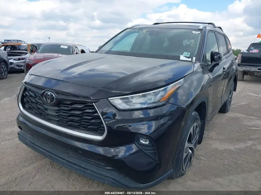 2020 TOYOTA HIGHLANDER XLE