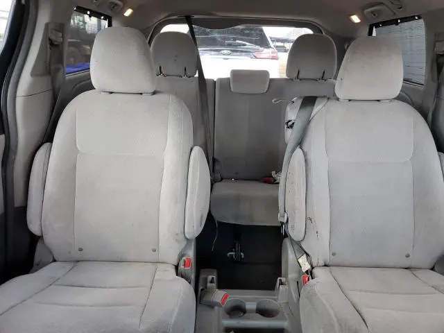 2016 TOYOTA SIENNA LE  
