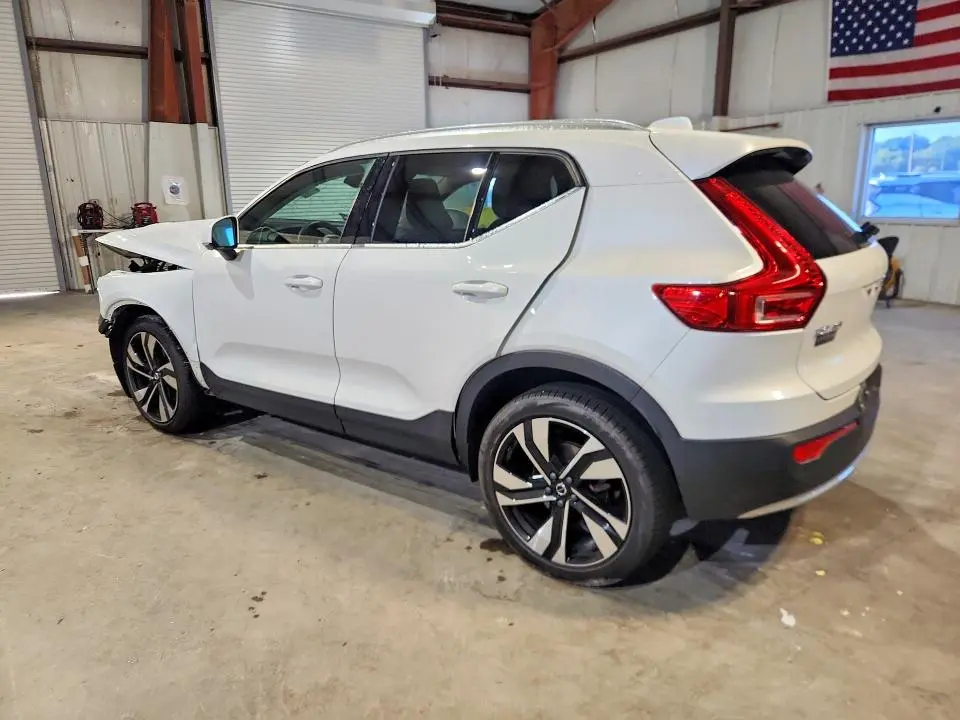 2024 VOLVO XC40 PLUS  