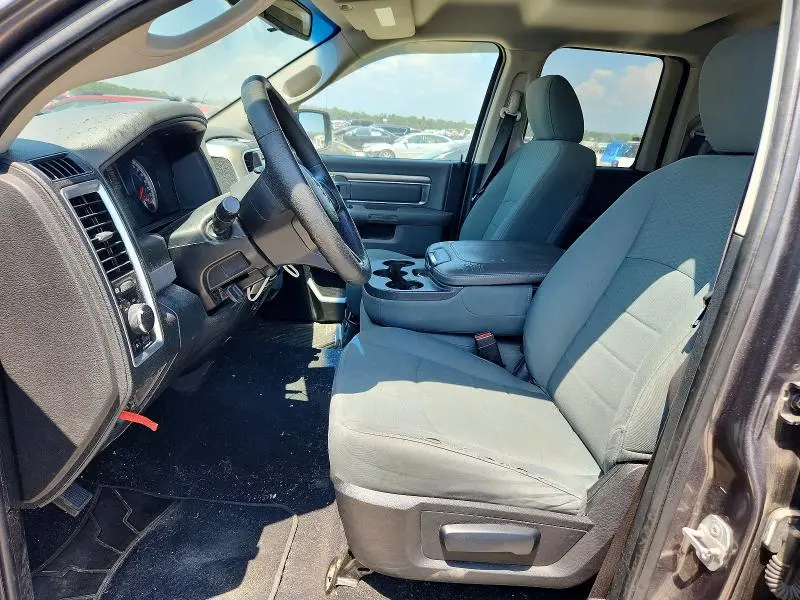 2016 RAM 1500 SLT  