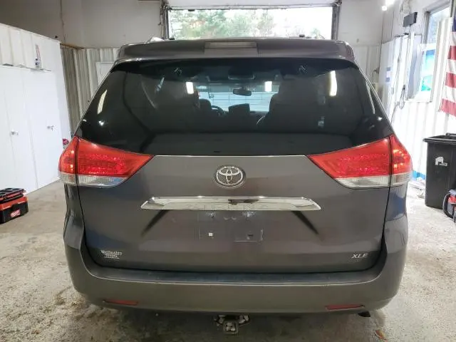2011 TOYOTA SIENNA XLE  