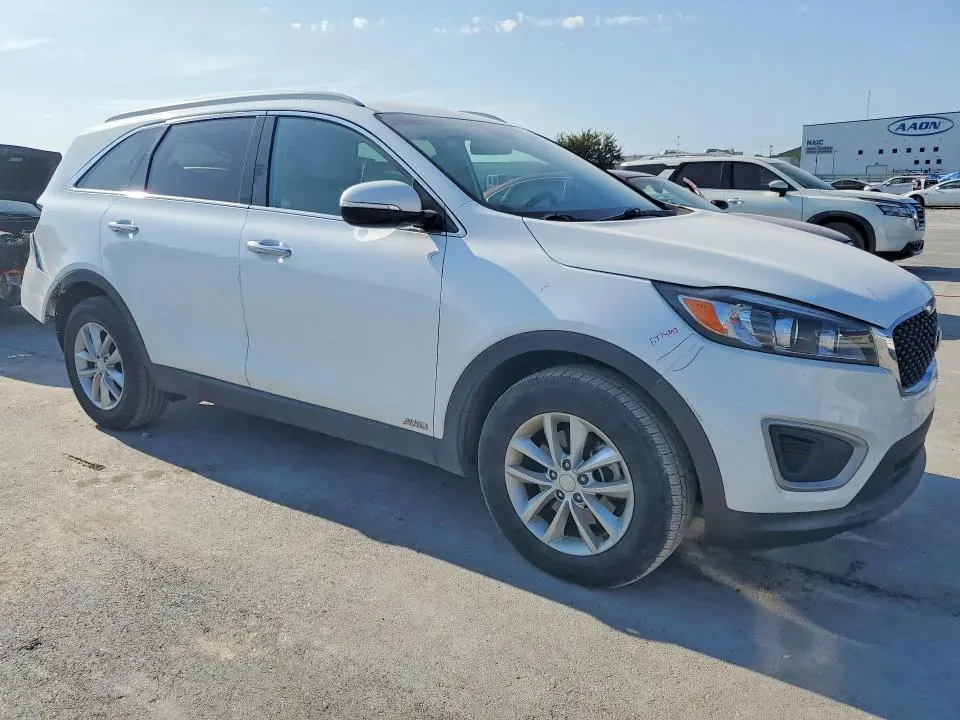 2018 KIA SORENTO LX  