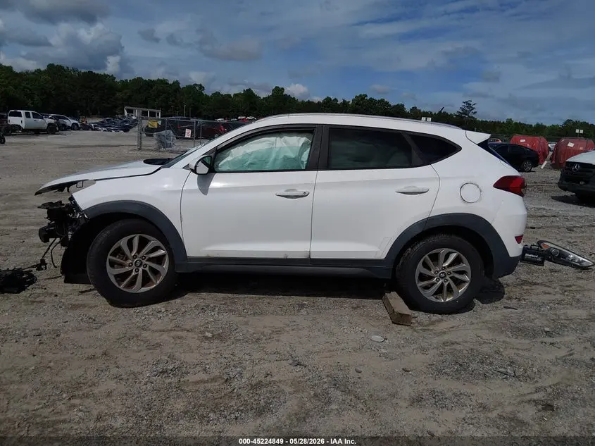 2016 HYUNDAI TUCSON SE