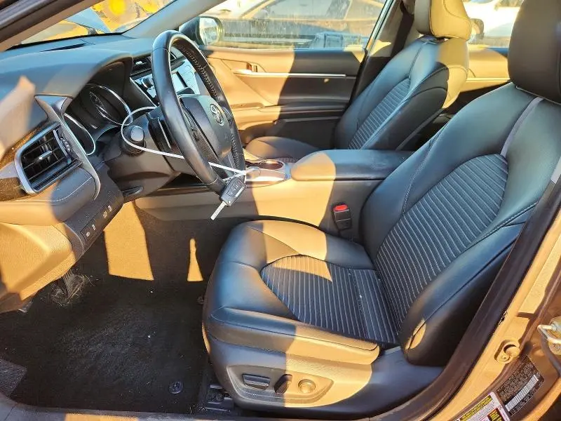 2019 TOYOTA CAMRY SE  