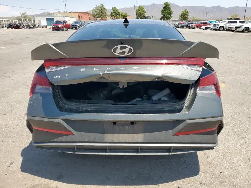 2024 HYUNDAI ELANTRA SE  