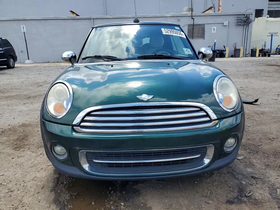 2011 MINI COOPER   