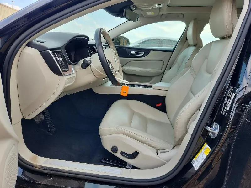 2021 VOLVO S60 T5 MOMENTUM  