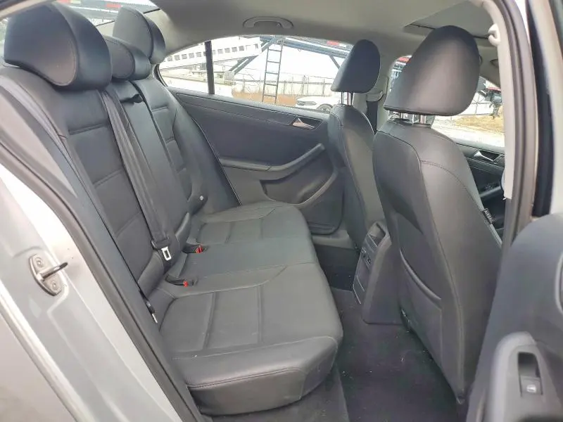 2011 VOLKSWAGEN JETTA SE  