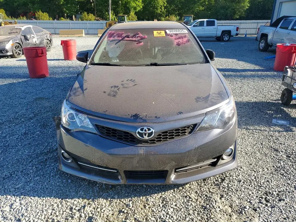2013 TOYOTA CAMRY SE  
