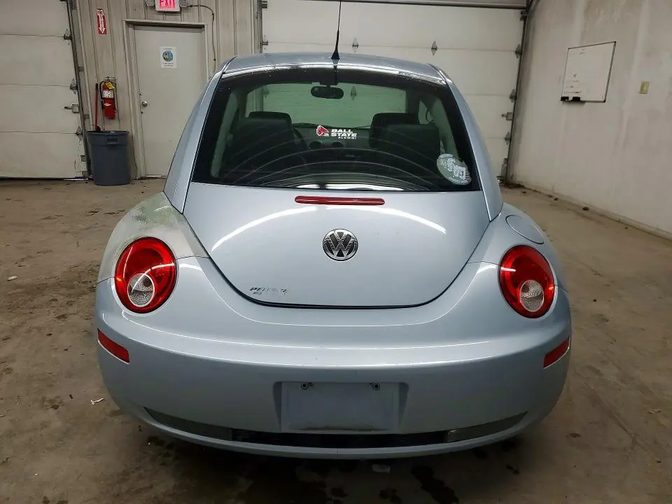 2010 VOLKSWAGEN NEW BEETLE   