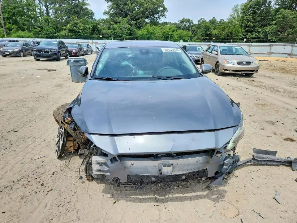 2021 NISSAN ALTIMA SV  