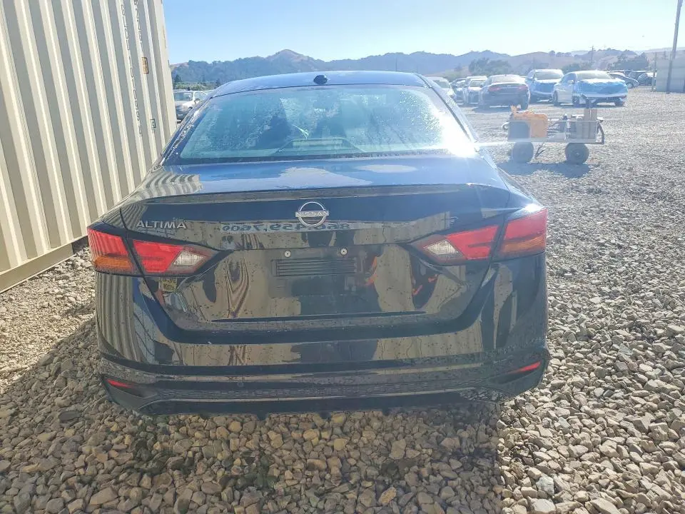 2025 NISSAN ALTIMA SV  