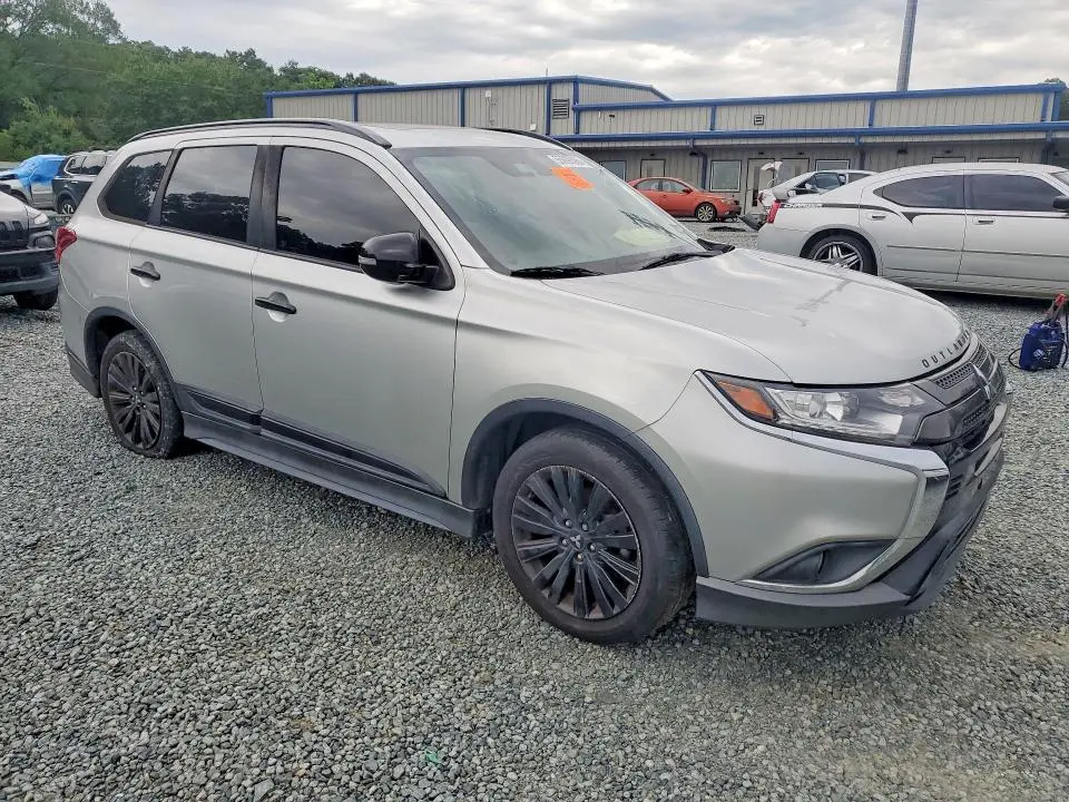 2020 MITSUBISHI OUTLANDER SE  