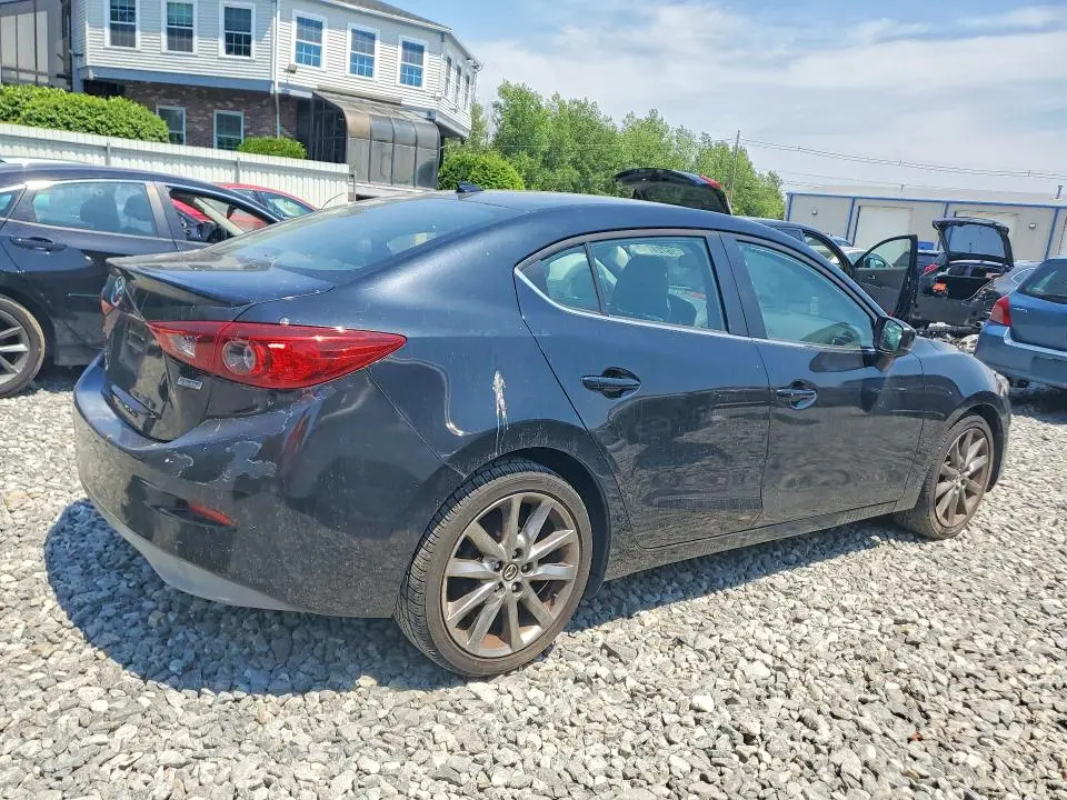2018 MAZDA 3 TOURING  