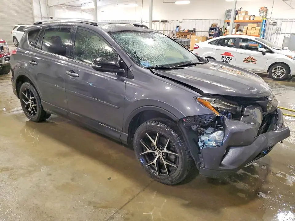 2018 TOYOTA RAV4 SE  