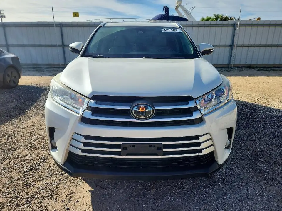2017 TOYOTA HIGHLANDER XLE  