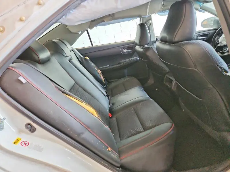 2015 TOYOTA CAMRY SE  