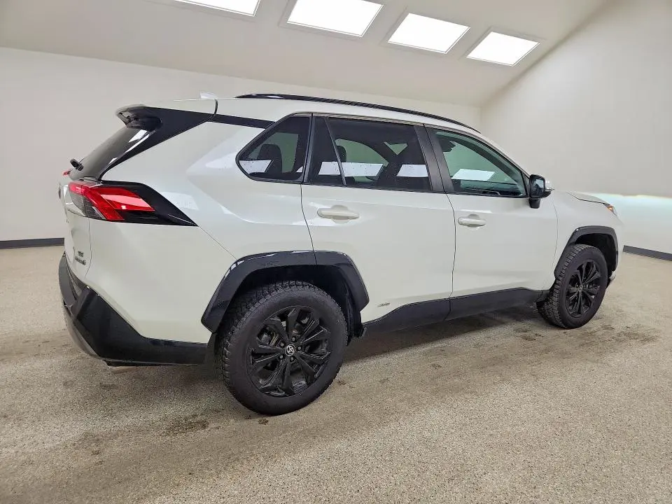 2022 TOYOTA RAV4 SE  