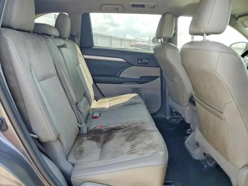 2015 TOYOTA HIGHLANDER LE PLUS  