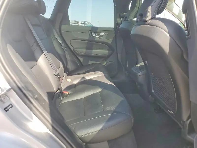 2021 VOLVO XC60 T5 MOMENTUM  