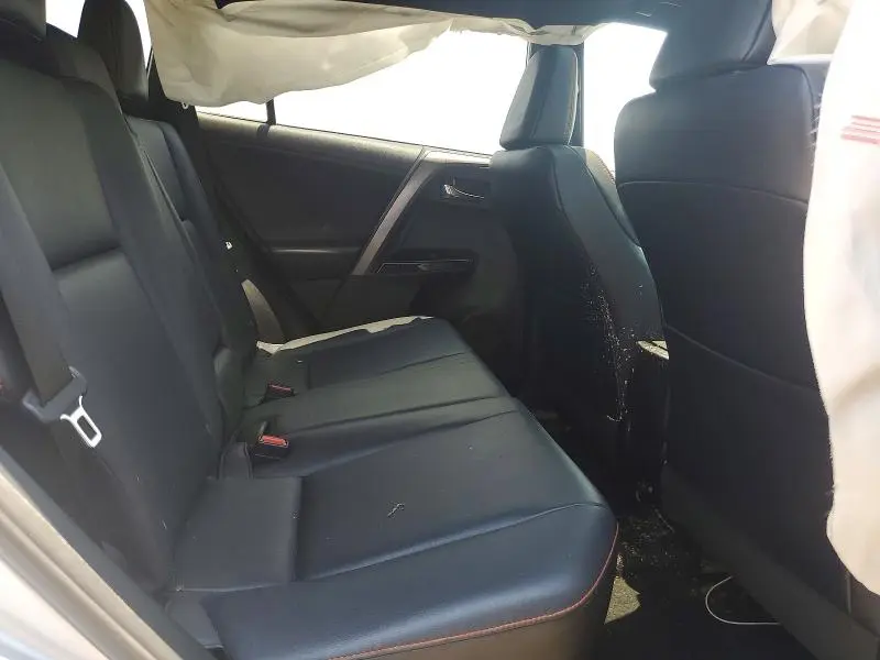 2016 TOYOTA RAV4 SE  