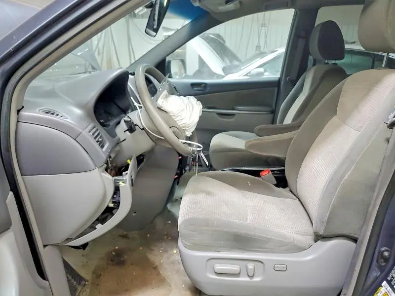 2010 TOYOTA SIENNA LE 7-PASSENGER  