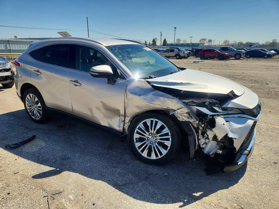 2021 TOYOTA VENZA XLE  
