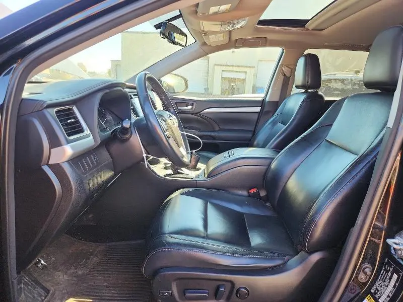 2016 TOYOTA HIGHLANDER XLE  