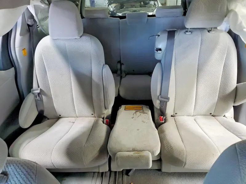 2011 TOYOTA SIENNA LE  