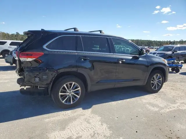 2019 TOYOTA HIGHLANDER SE  
