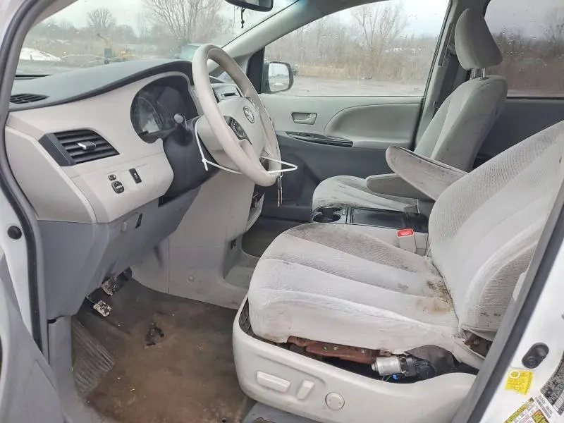 2012 TOYOTA SIENNA LE  