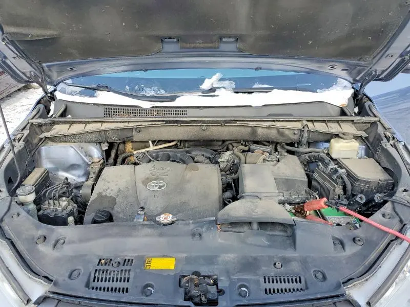 2018 TOYOTA HIGHLANDER SE  