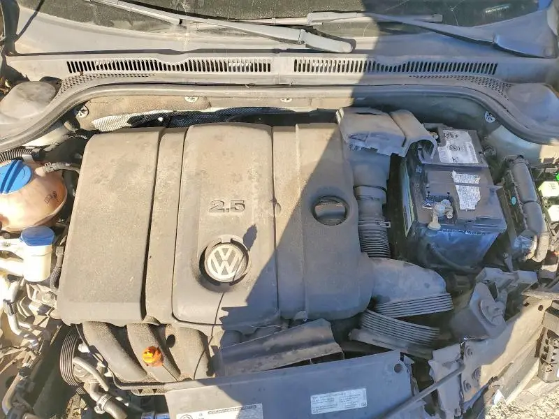 2013 VOLKSWAGEN JETTA SE  