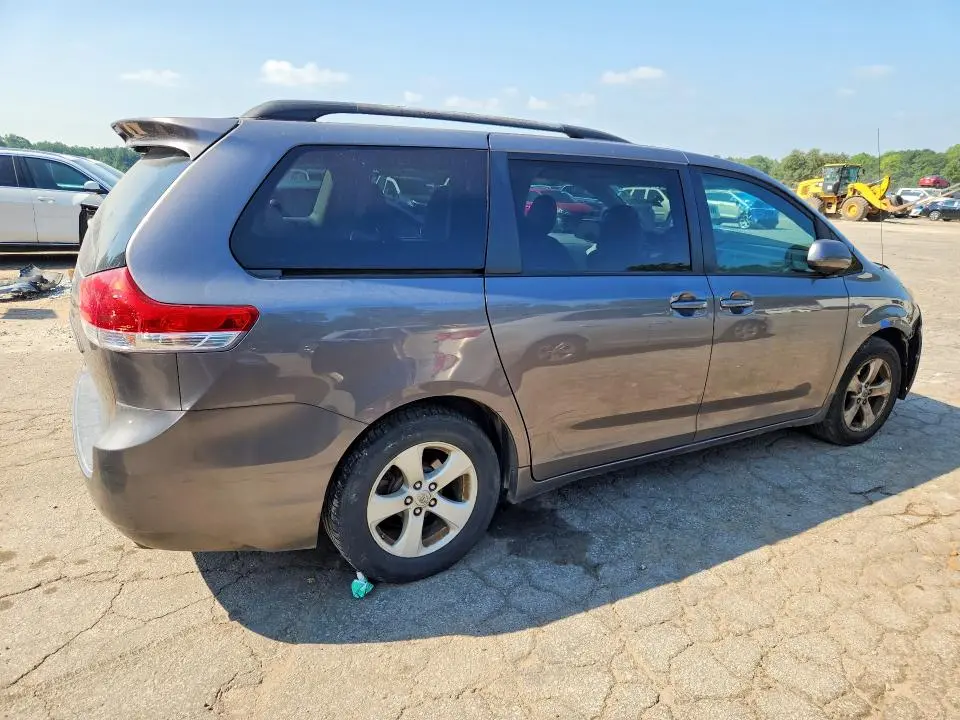 2011 TOYOTA SIENNA LE  