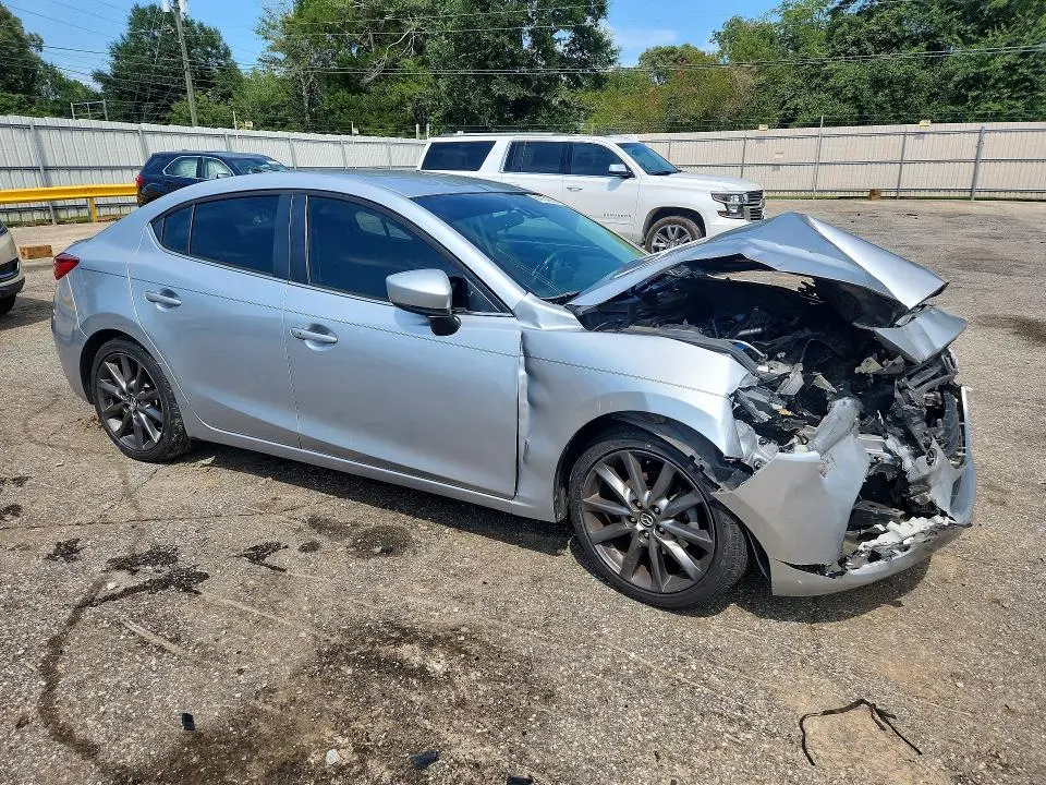 2018 MAZDA 3 TOURING  