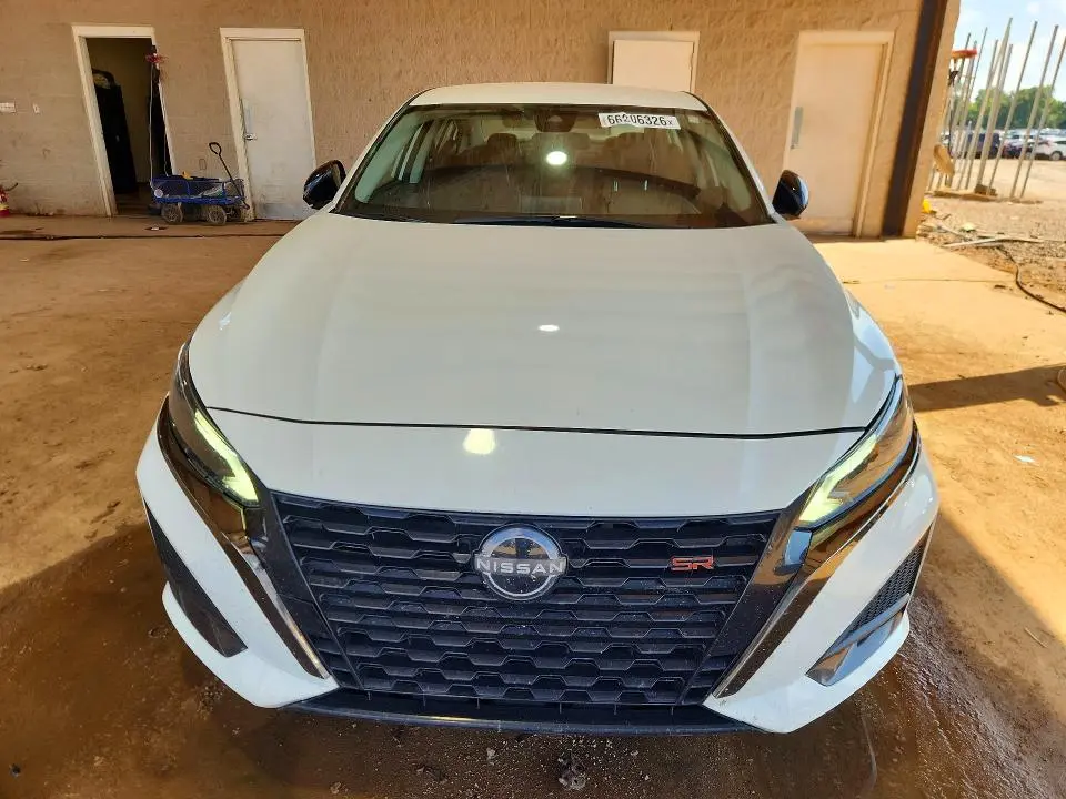 2023 NISSAN ALTIMA SR  