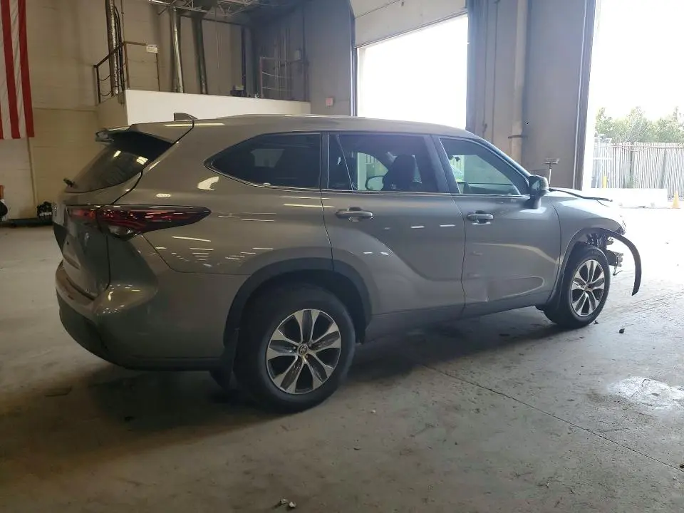 2025 TOYOTA HIGHLANDER XLE  