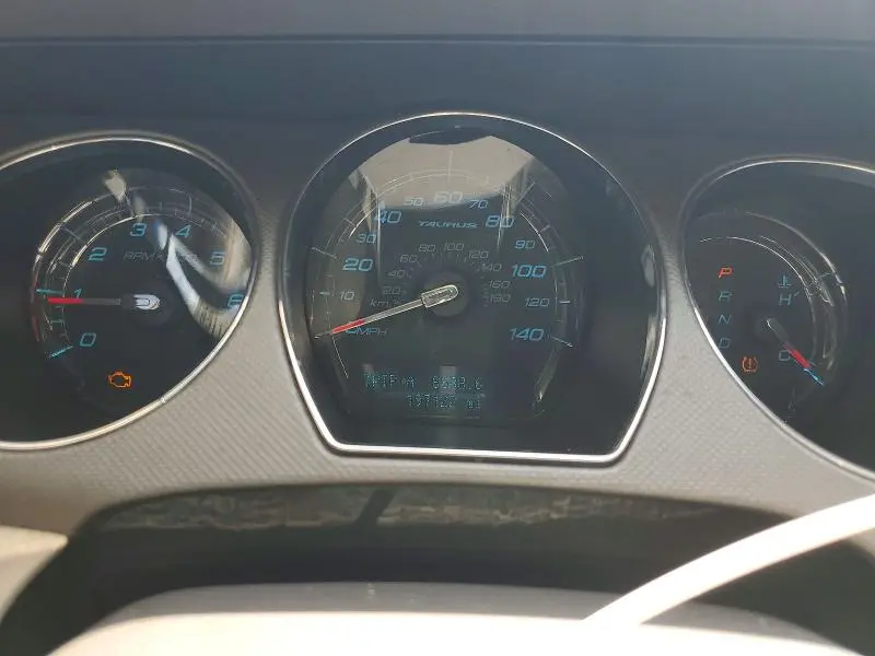 2010 FORD TAURUS SE  