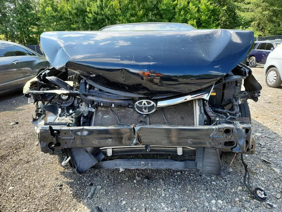 2015 TOYOTA CAMRY SE  