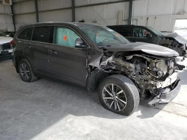2019 TOYOTA HIGHLANDER SE  
