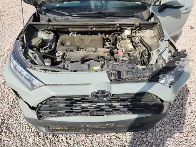 2021 TOYOTA RAV4 XLE  