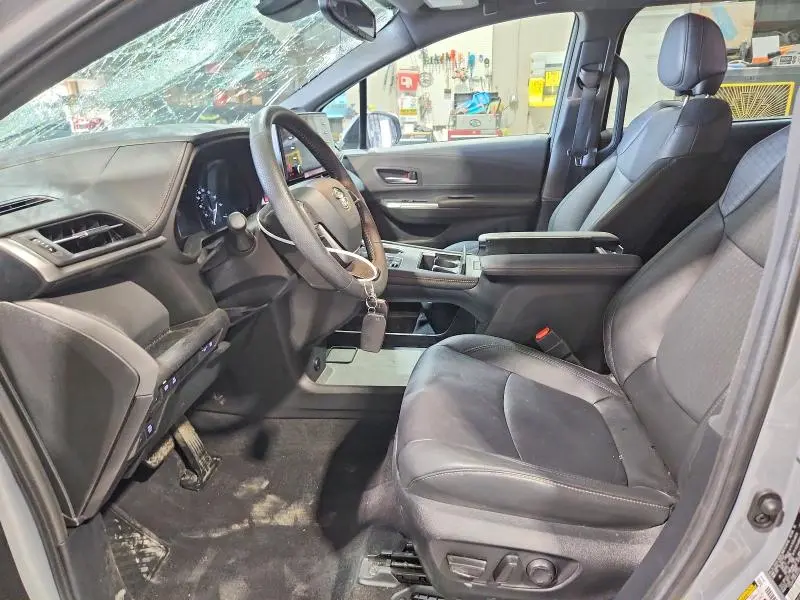 2024 TOYOTA SIENNA WOODLAND EDITION  