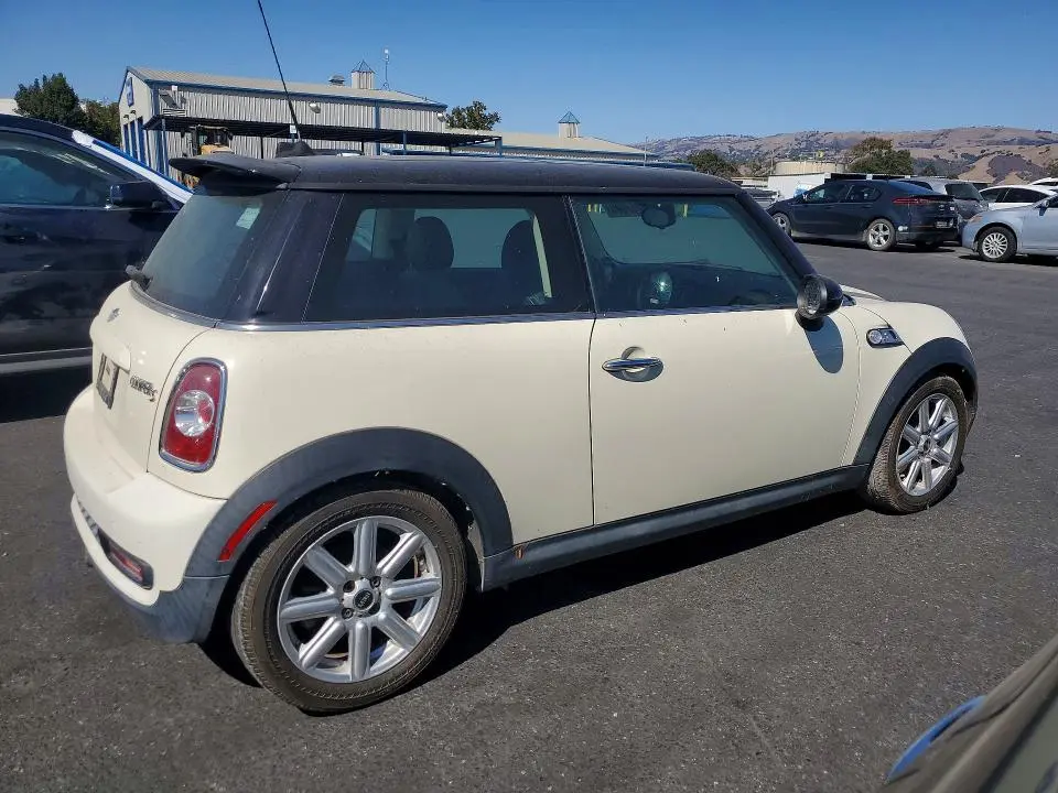 2011 MINI COOPER S  