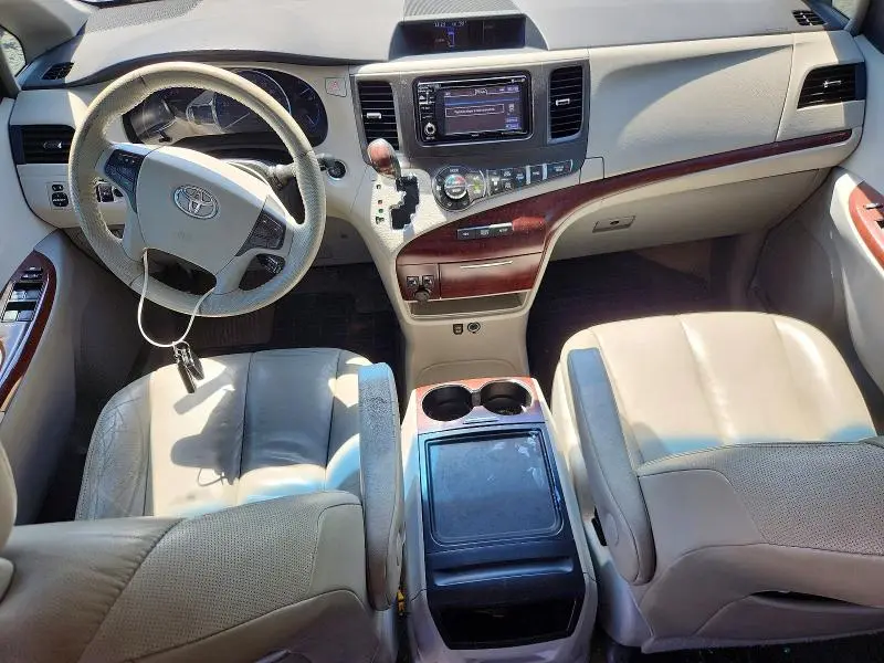 2013 TOYOTA SIENNA XLE 8-PASSENGER  