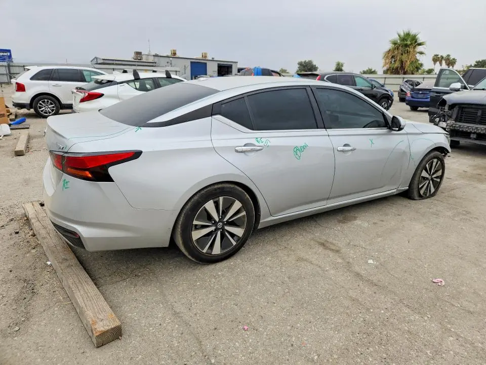2022 NISSAN ALTIMA SV  